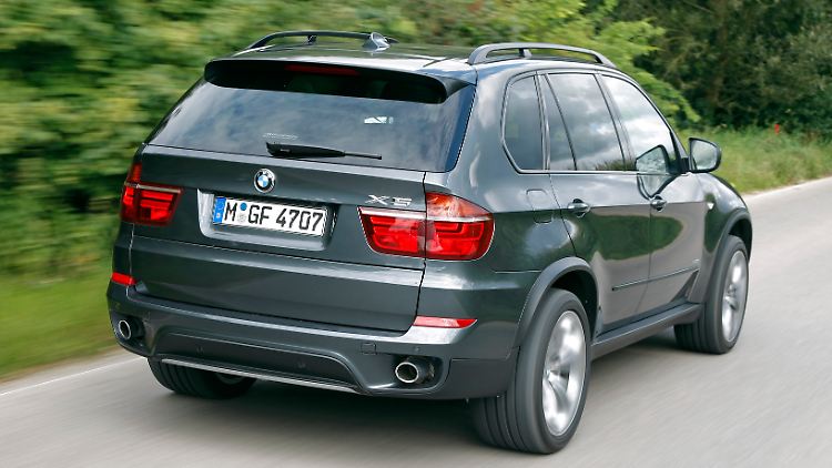 Ab Herbst bietet BMW für den X5 xDrive30d ein sogenanntes BluePerformance-Paket an.