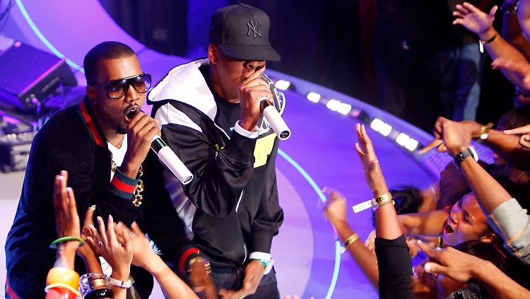 Kanye West (l) und Jay-Z bei einem Auftritt in New York im Jahr 2007.