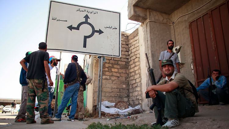 Die libyschen Rebellen kennen nur einen Weg: Nach Tripolis geht es geradeaus.