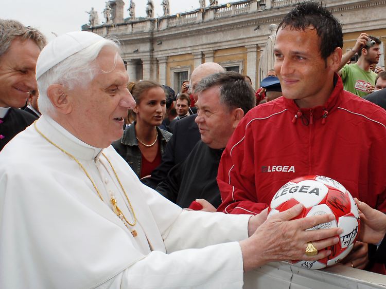 Was seine Heiligkeit Papst Benedikt XVI. über Reals Transferpolitik denkt, ist nicht bekannt.