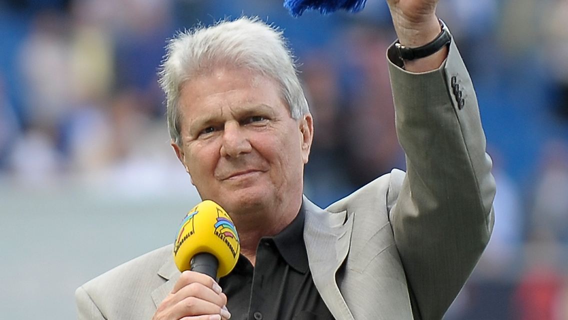 "Diese Leute sollten mal darüber nachdenken, wie es ist, vor 30.000 im Stadion und Millionen Fernsehzuschauern als Sohn einer Hure beschimpft zu werden": Dietmar Hopp.