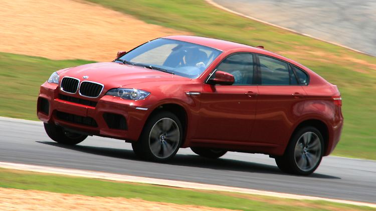 Der stärkste Pkw im BMW-Programm hat 555 PS und will den Porsche Cayenne Turbo S oder Mercedes ML 63 AMG in die Schranken weisen.