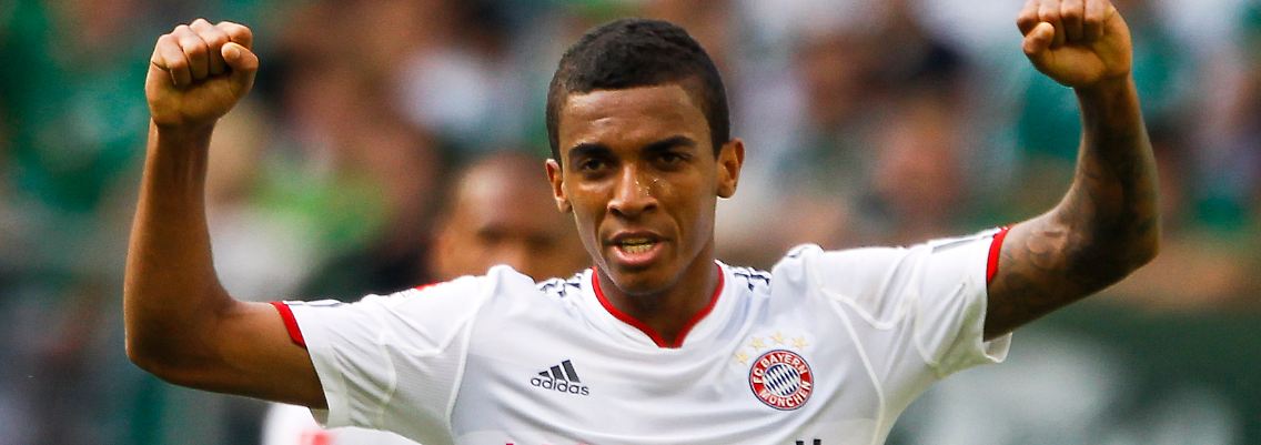 Tor in letzter Minute: Münchens Luiz Gustavo feiert in Wolfsburg.