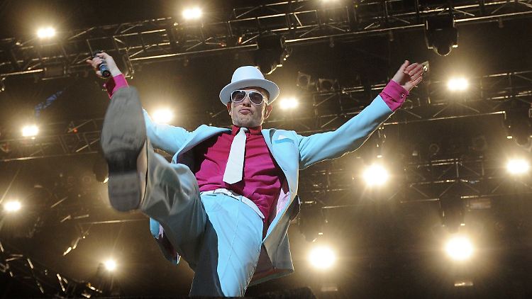 Jan Delay verabschiedet sich auf der Trabrennbahn in Hamburg Bahrenfeld von Funk und Soul.