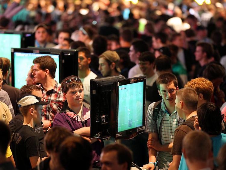 Besucher auf der Spielemesse in Köln: Für viele Gamer wäre Spieleentwickler der Traumjob schlechthin.