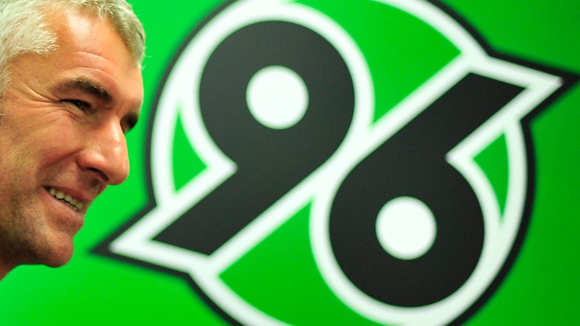 Es kribbelt: Hannovers Trainer Mirko Slomka.