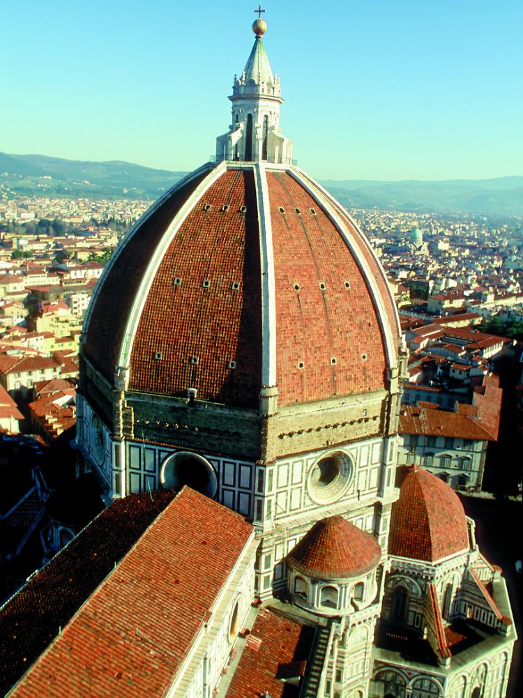 Zum Dom in Florenz zieht es fast alle - in den Gassen zwischen Kirchturm, Uffizien und Vecchio-Brücke drängeln sich die Touristen.