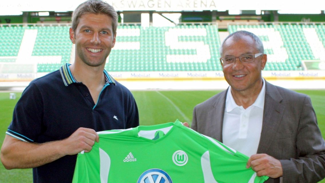 Zwei Männer, ein Trikot: Thomas Hitzlsperger und Felix Magath.