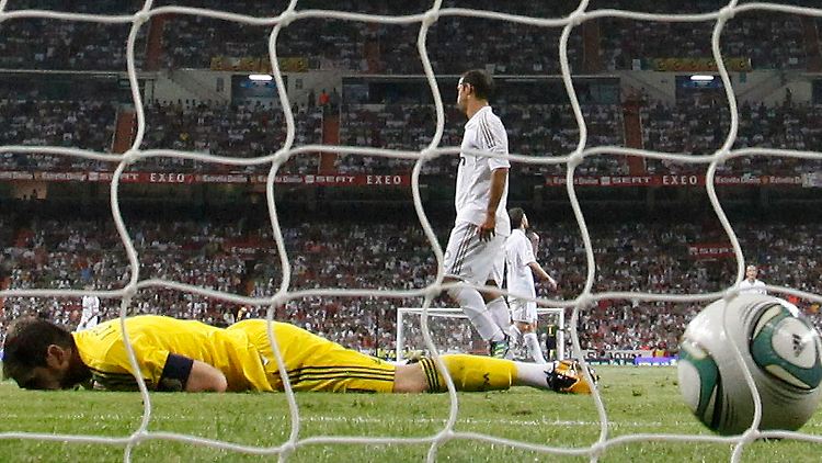 Auch Real Madrid und der FC Barcelona, die sich zuletzt im Supercup hochklassige Duelle lieferten, müssen zwangspausieren.