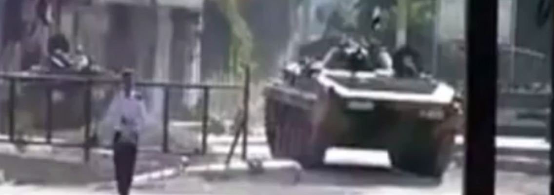 Panzer in den Straßen von Homs.