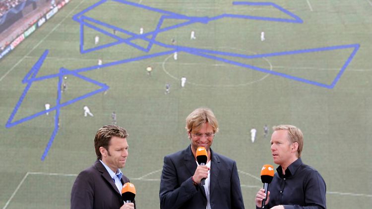 Auch wenn Jürgen Klopp bei der WM 2006 den Erklärbär spielen durfte: Die Taktiktafeln der Fernsehsender dienen mehr dem Effekt als der Analyse.