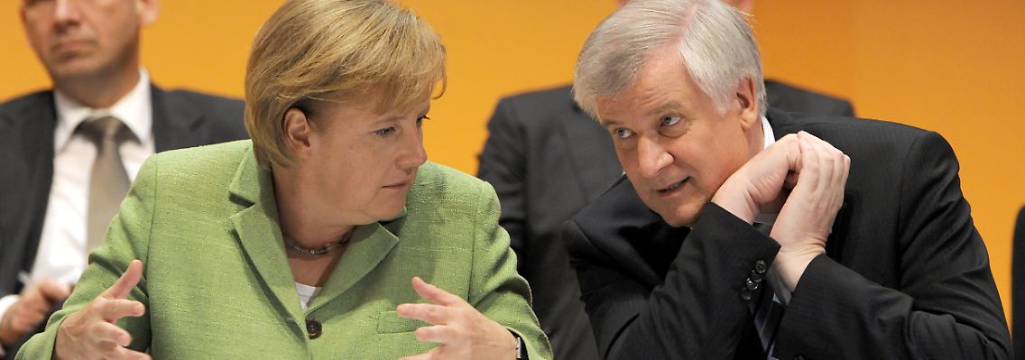 CSU-Chef Seehofer zeigt sich noch zu keinem Kompromiss mit der Kanzlerin bereit.