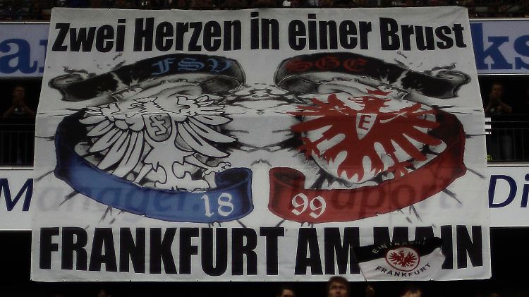 Das erste Frankfurter Fußballderby seit Ewigkeiten war eine einseitige Angelegenheit.