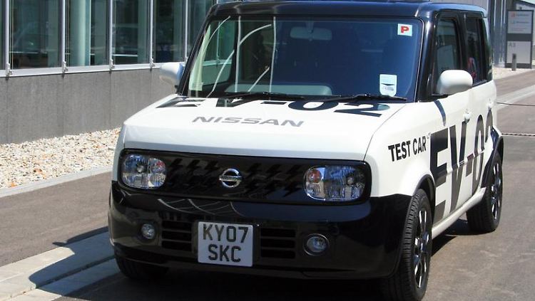 Testfahrzeug mit Elektroantrieb: Zur Erprobung nutzt Nissan einen elektrisch umgerüsteten Nissan Cube.