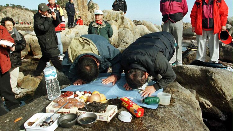 Zwei Südkoreaner im Kumgang-Gebirge. Das Feriengebiet galt als Symbol der Wiederversöhnung.