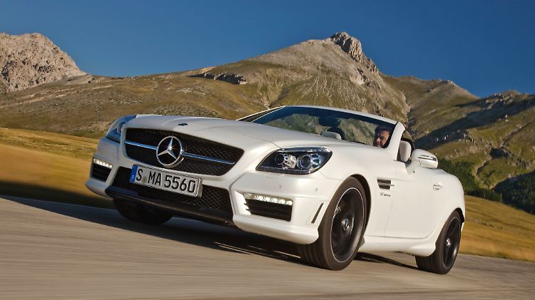 Der Mercedes SLK 55 AMG kommt mit 8,4 Litern aus.