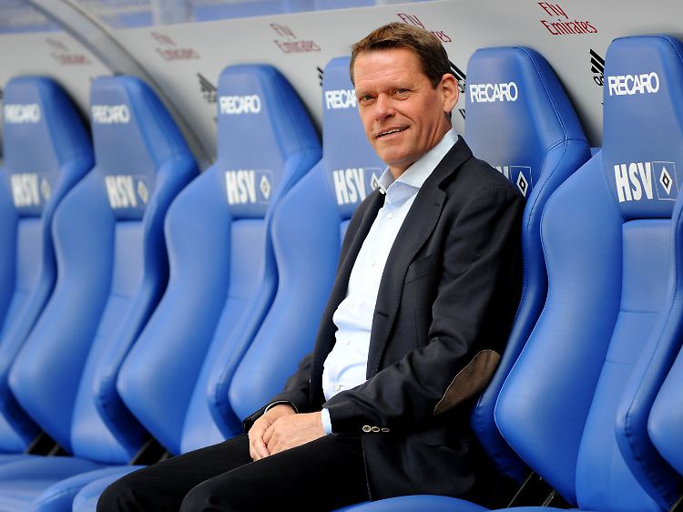 HSV-Sportdirektor Frank Arnesen stärkt seinen Misserfolgstrainer: "Wir haben einen Plan."