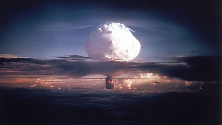 Am 1. November 1952 zünden die USA die erste Wasserstoffbombe auf dem Eniwetok-Atoll.