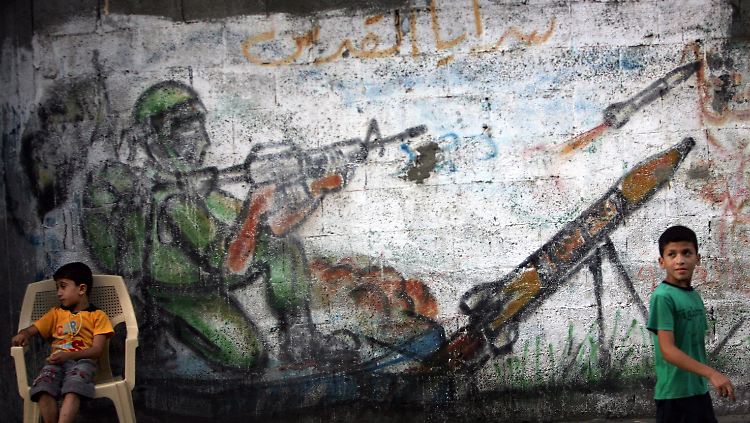 Dieses Graffito zeigt einen militanten Palästinenser.
