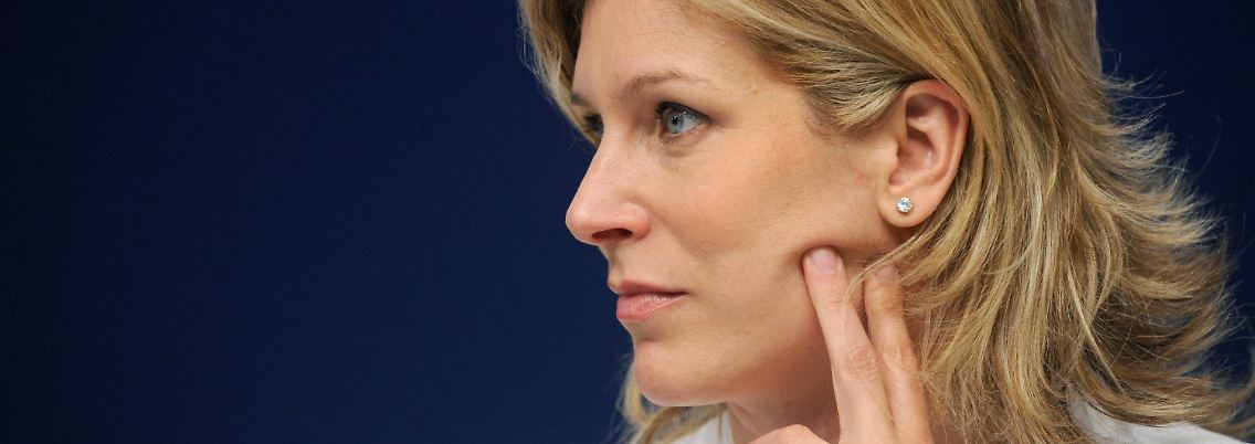 Viele Abgeordnete werfen Koch-Mehrin vor, mehr in Talkshows und People-Magazinen zu glänzen, als mit Arbeitseifer in den Ausschüssen.