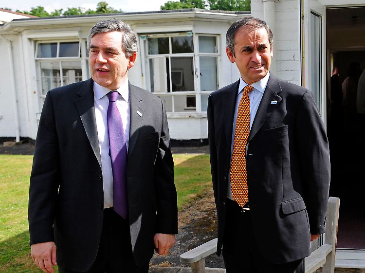 Von nun an gehen sie getrennte Wege: Großbritanniens Premierminister Brown und Gesundheits-Staatssekretär Darzi.