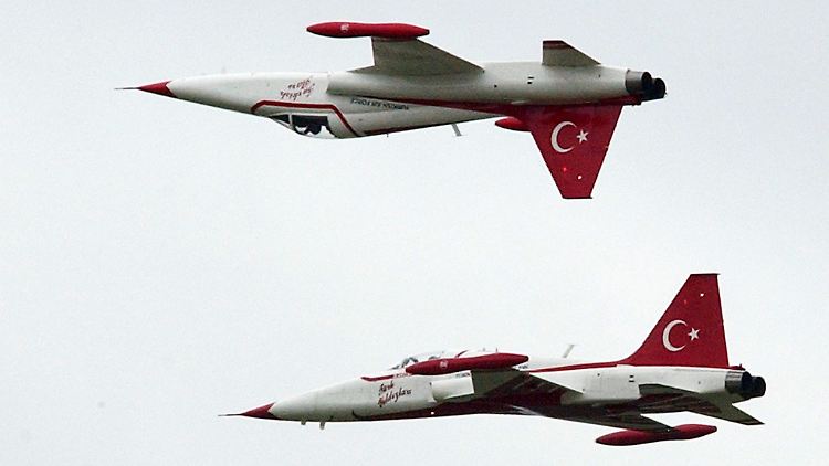 Die türkische Luftwaffe greift die PKK im Nordirak an.