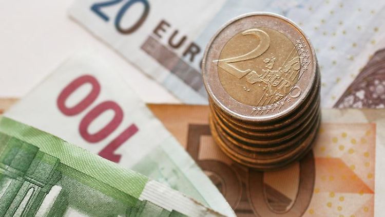 Für Ehegatten und unverheiratete Paare ist ein Gemeinschaftskonto zwar praktisch, doch nicht immer von Vorteil.