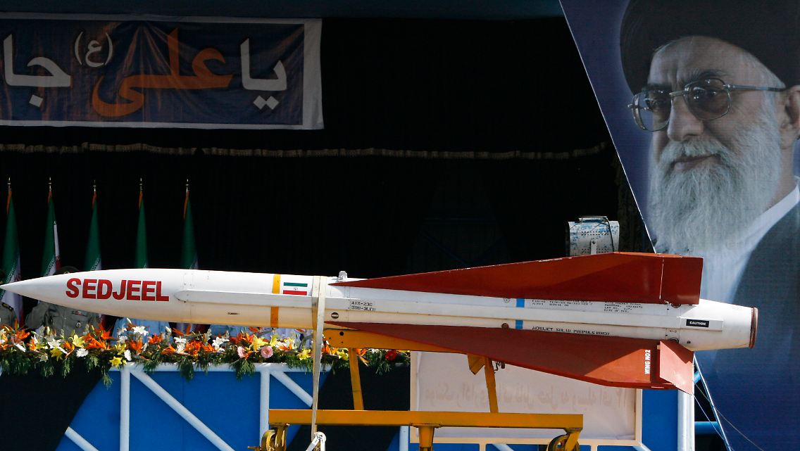 Iranische Raketen: Bis sie eine Atombombe bauen können, dauert es nach Angaben des BND noch mehrere Jahre.