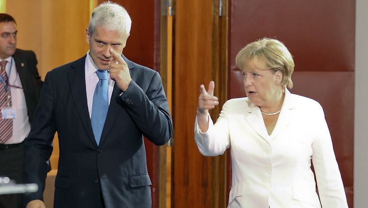 Bundeskanzlerin Angela Merkel sagt dem Präsidenten Boris Tadic, was sie sich von Serbien wünscht.