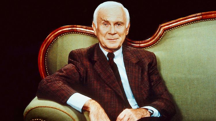 "Hello? This is Heinrich Lohse from the Deutsche Röhren AG."