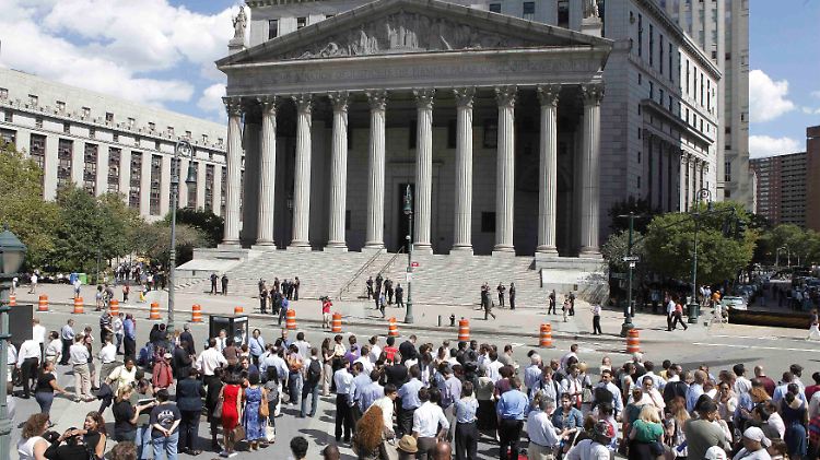 Viele Staatsbedienstete saßen kurzzeitig auf der Straße.