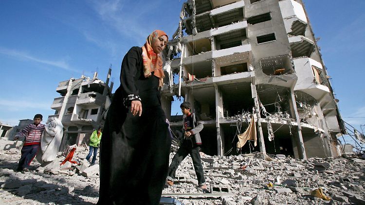 In dem Bericht wurden erneut Vorwürfe laut, das israelische Militär habe weißen Phosphor in Wohngebieten eingesetzt, der besonders schwere Verletzungen verursacht.