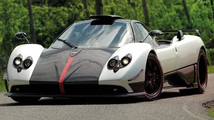 Den Zonda Cinque gibt es auch geschlossen. Jenseits der 300 km/h sicher keine schlechte Idee.