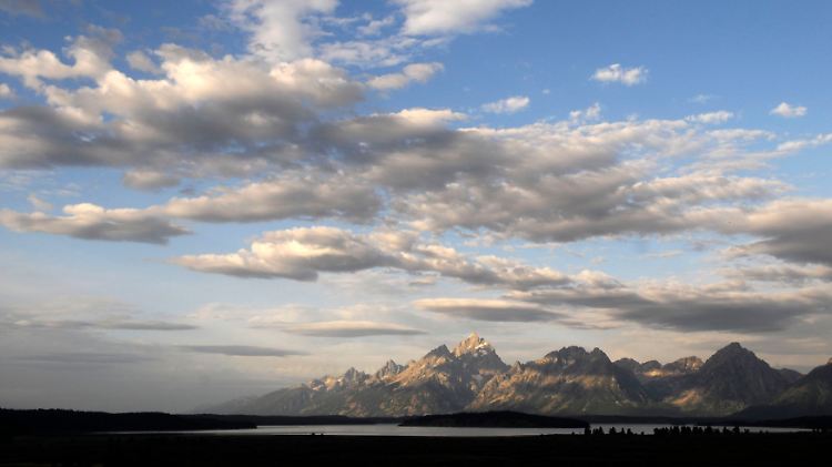 In der Ferne schimmern die Spitzen der Grand Tetons: Jackson Hole hat einiges zu bieten.