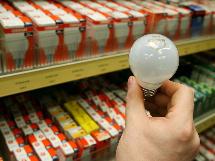 Ab dem 1. September dürfen keine herkömmlichen 60-Watt-Glühlampen mehr an den Einzelhandel geliefert werden.