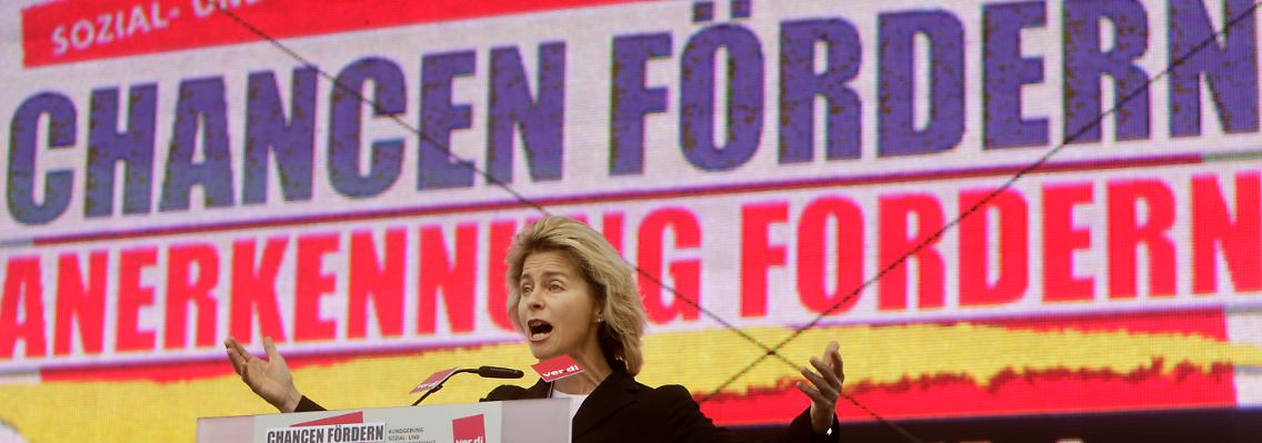 Ursula von der Leyen auf einer Kundgebung der Gewerkschaft ver.di in Köln.