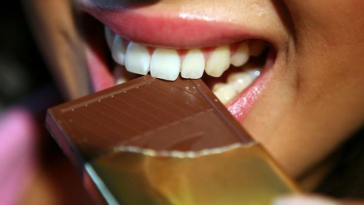 Schokolade senkt den Blutdruck, schützt das Herz, macht gute Laune. Nur der Figur ist sie nicht unbedingt förderlich.