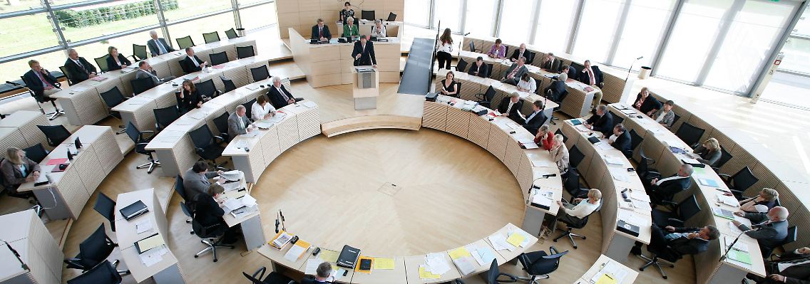 Der Landtag in Kiel hat den Weg zur Abstimmung über die Auflösung des Parlaments an diesem Freitag freigemacht.
