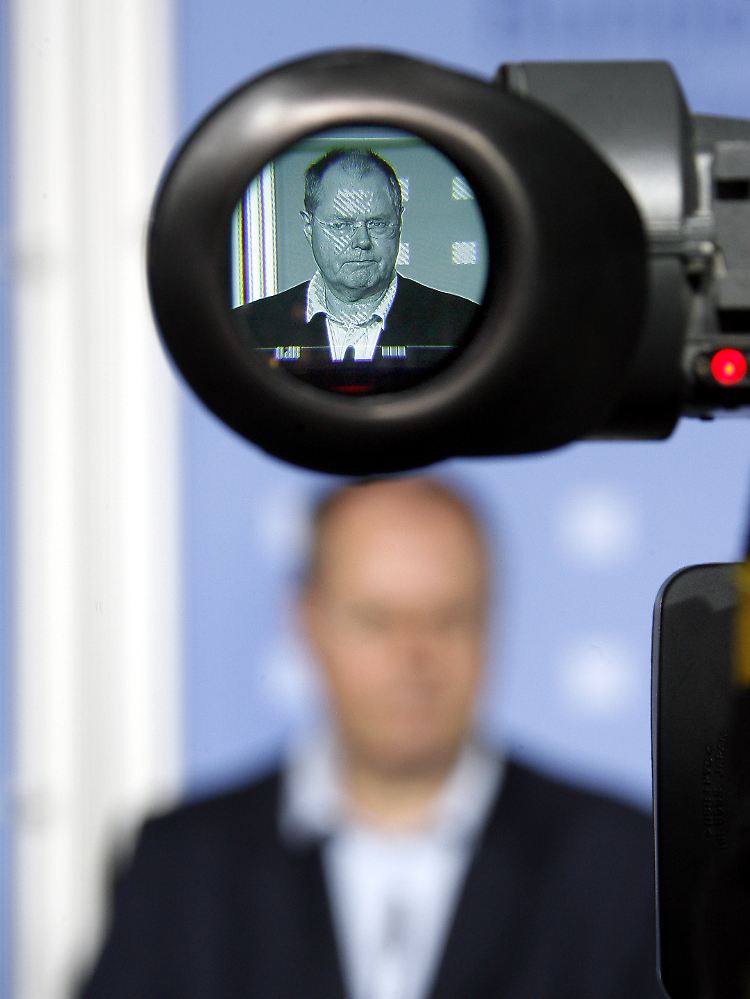 Bundesfinanzminister Peer Steinbrück im Visier.