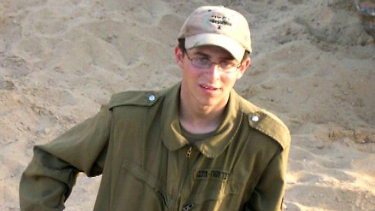 Dieses Bild zeigt Schalit im Alter von 19 Jahren.