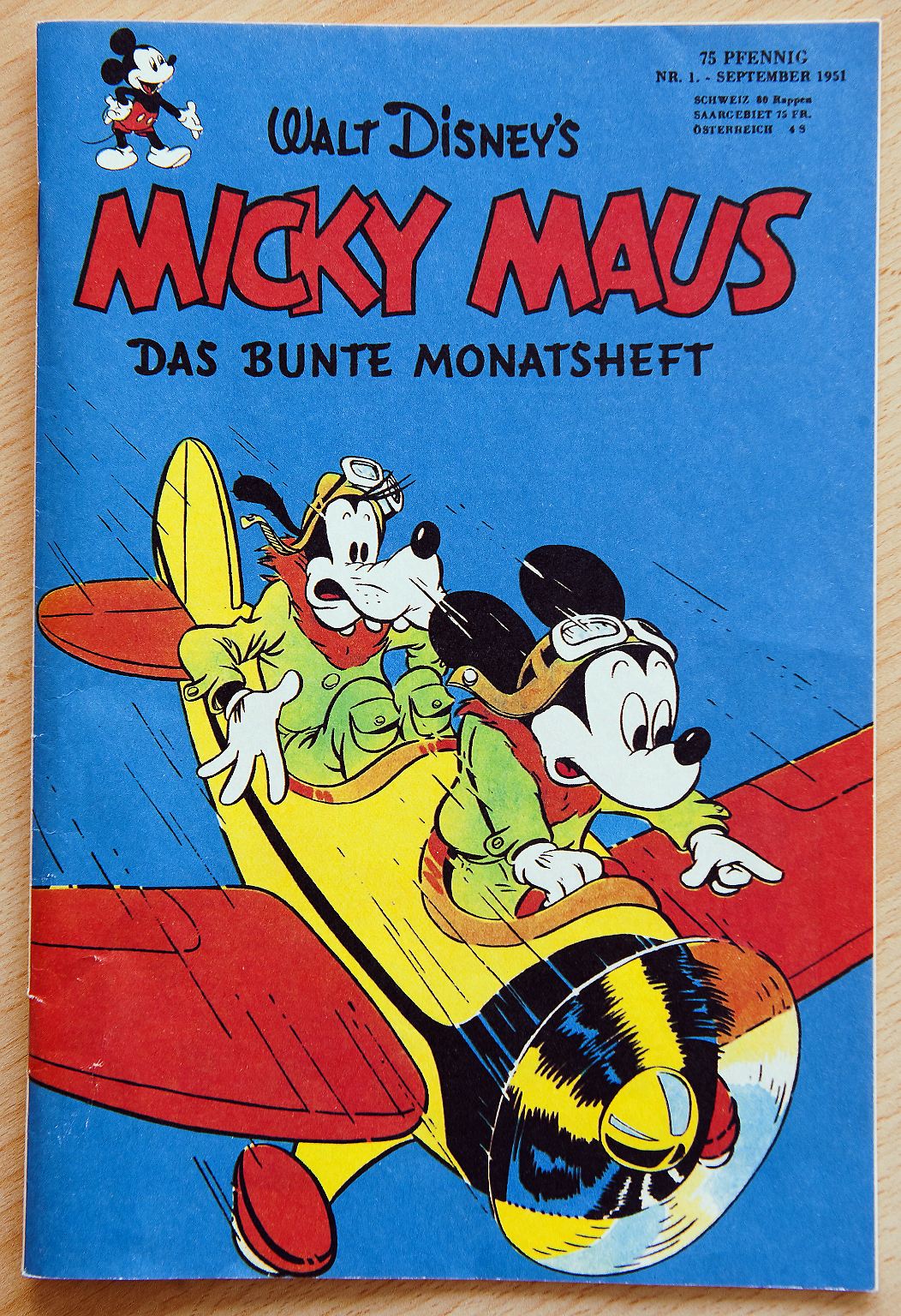 Die Empörung war groß. Als vor über 60 Jahren das erste Micky-Maus-Heft in Deutschland erschien, prophezeite mancher Pädagoge eine sprachliche Verrohung und Verdummung der Jugend. Von der "völligen Verflachung des Verstandes" war die Rede.