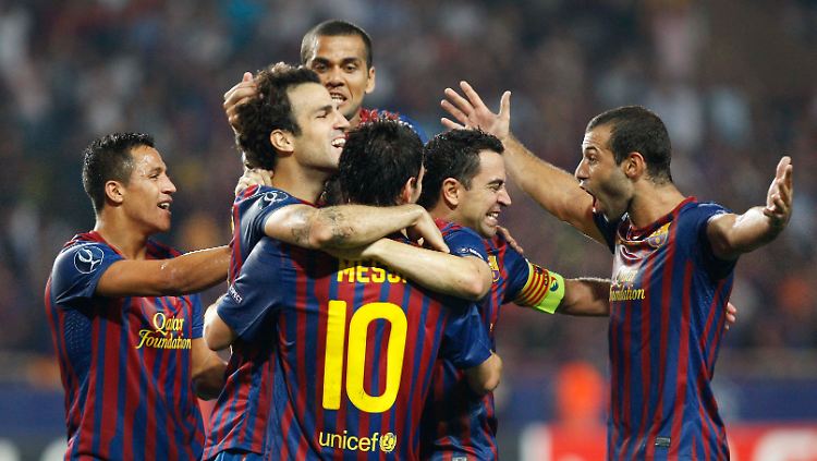 Jubeltraube: Mit 2:0 bezwang der FC Barcelona den FC Porto, den Schlusspunkt setzte Cesc Fabregas.
