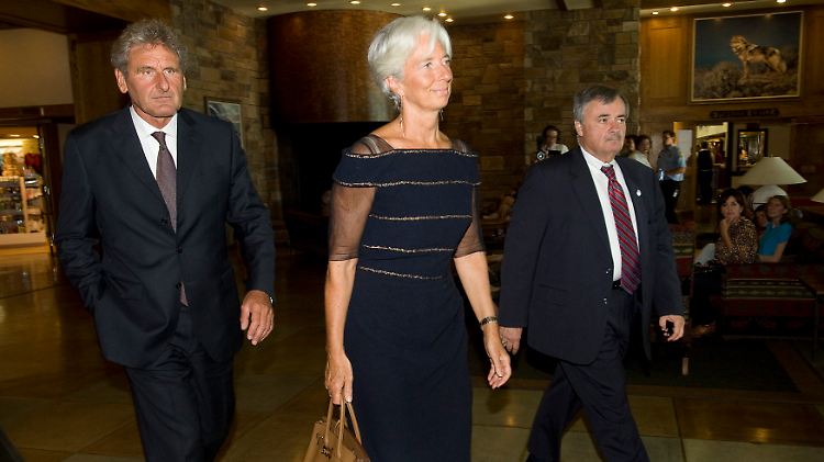 Christine nutzt das Bankertreffen in Jackson Hole, um Staats- und Regierungschefs ins Krisengebet zu nehmen.