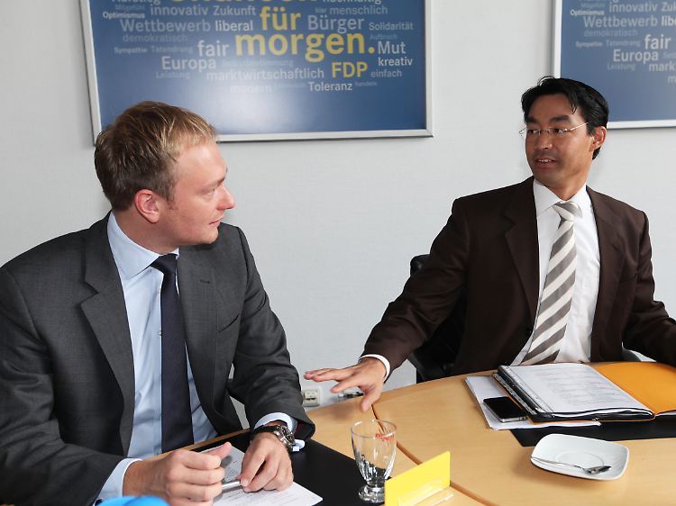 Lindner und Rösler sollen an der Kehrtwende des umstrittenen Außenministers nicht ganz unschuldig sein.