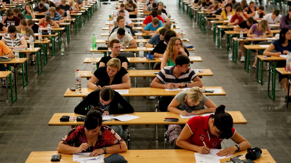 Dem Prüfungsstress sind immer mehr Studenten nicht mehr gewachsen.