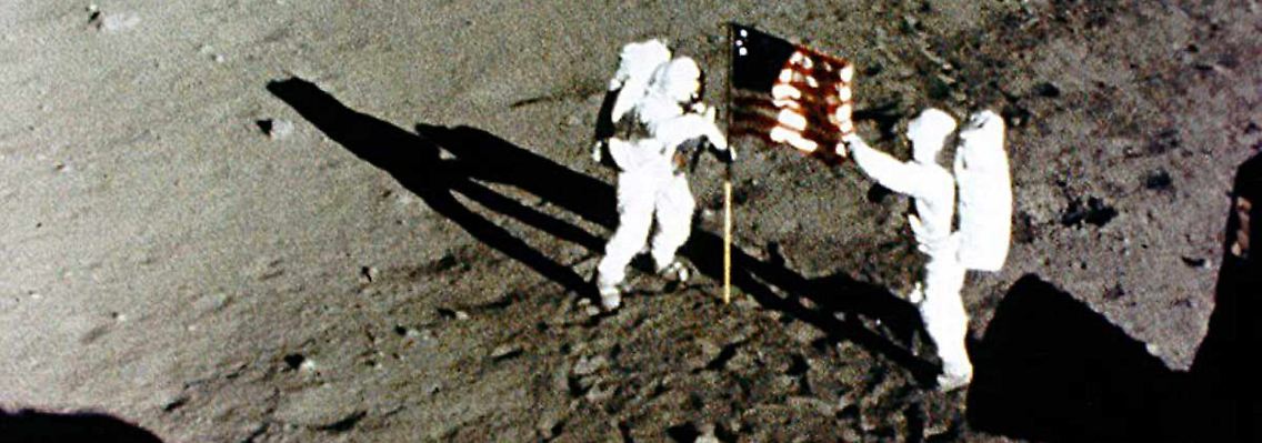 Neil Armstrong und Edwin E. Aldrin auf dem Mond. Die Fotos, die sie machten, sind verschwunden.