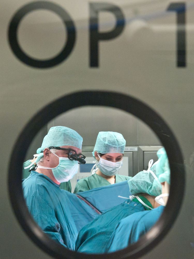 Optimisten rechnen damit, dass der medizinische und technische Fortschritt dem explodierenden Wachstum die Stirn bieten kann.