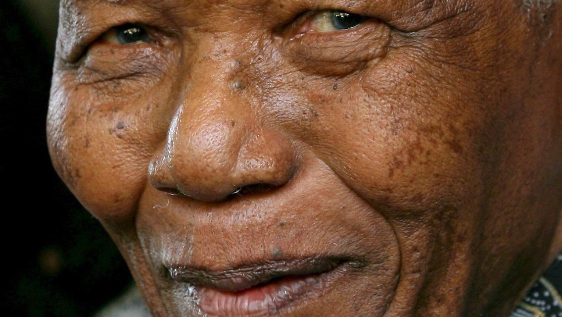 Carla Bruni wird Mandela am Samstag ein Geburtstagsständchen in der New Yorker Radio City Music Hall singen.