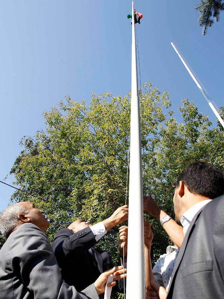 Auch in Moskau wurde nun die Flagge der Aufständischen gehisst.