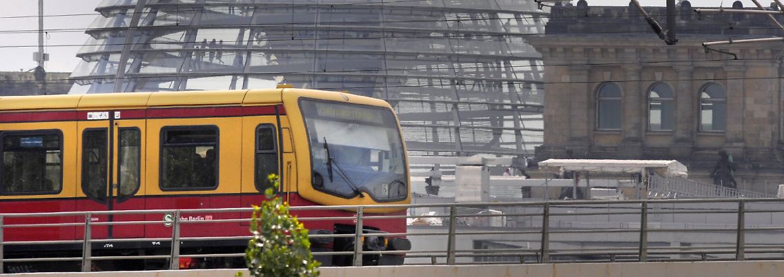 Horror für die täglich etwa 1,3 Millionen Fahrgäste der Berliner S-Bahn: Ab Montag fahren nur noch ein Drittel der Züge.